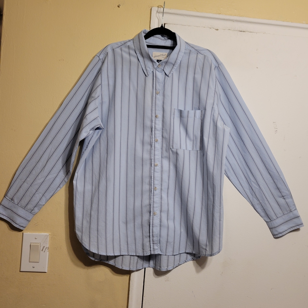Universal Thread Goods COMen's Blue Pinstripe Longsleeve Relax Fit Dress Shirt M